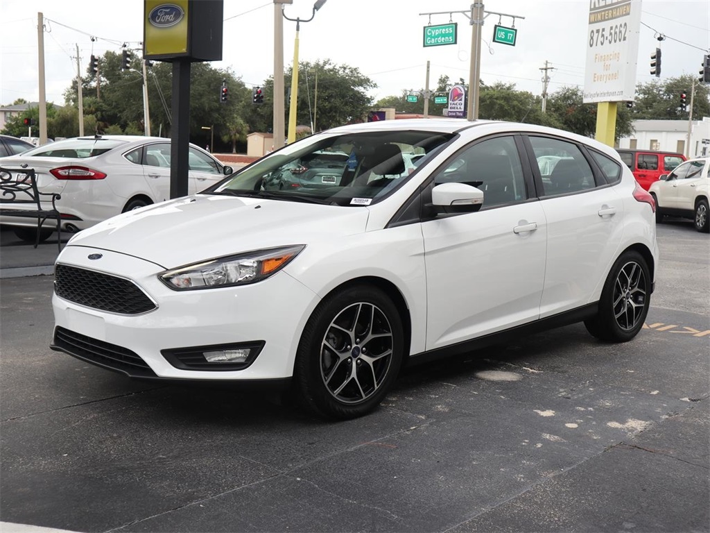 Pre-owned 2017 Ford Focus Sel Fwd 4d Hatchback